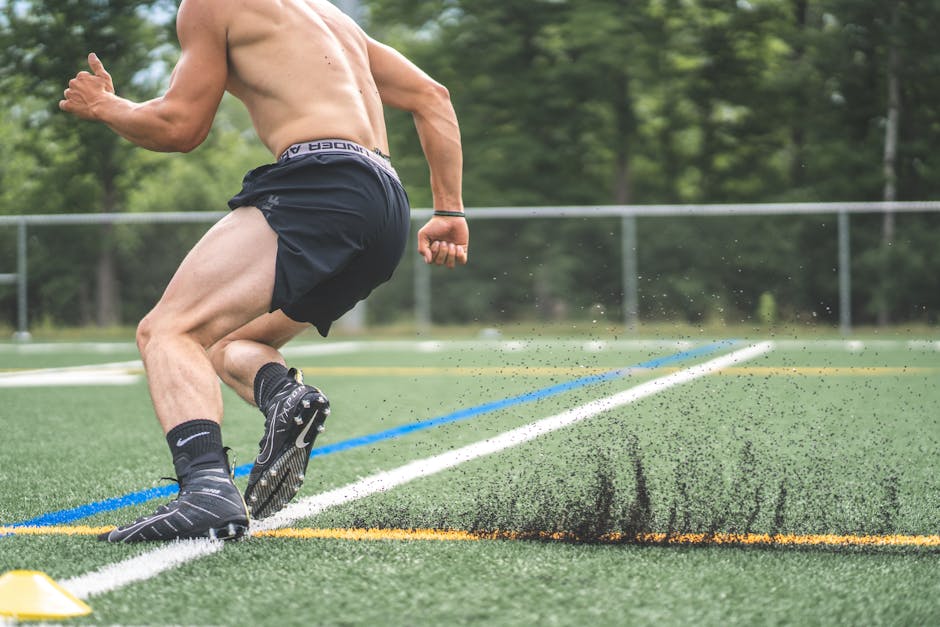 Padel Fitness: Training Programme for Competitive Players 2 Athlete performing agility footwork drills for padel